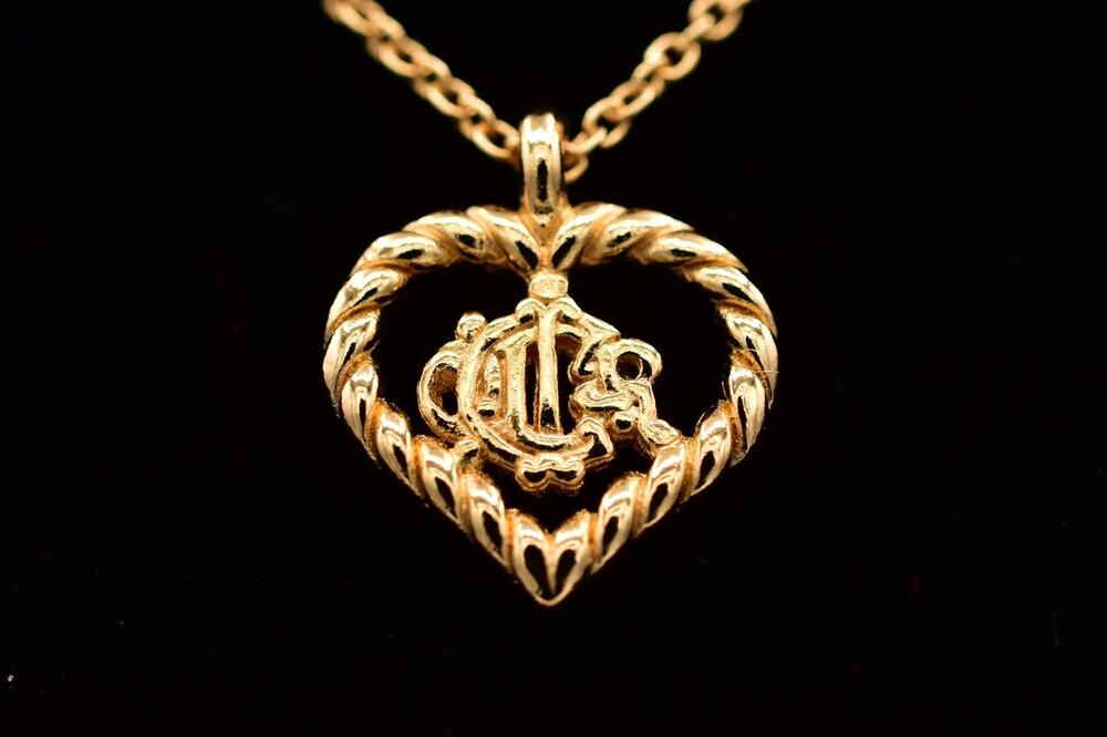 Christian Dior Vintage Heart Insignia Logo Pendant Necklace Script Monogram Bin1